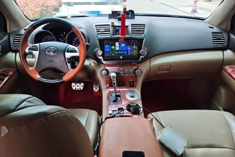 Used Toyota Highlander 2012 2.7L Two-Wheel Drive 7-Seater Luxury Edition Center Console
