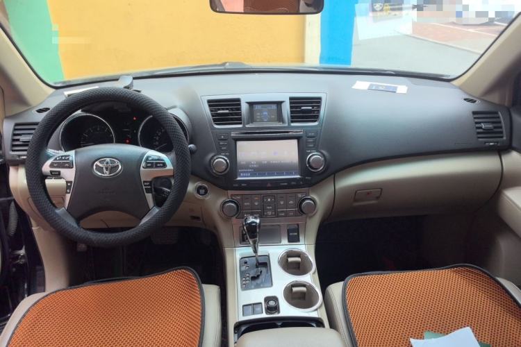 Used Toyota Highlander 2012 2.7L Two-Wheel Drive 7-Seater Luxury Navigation Edition Center Console