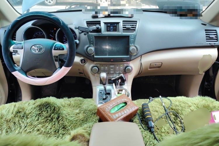 Used Toyota Highlander 2012 2.7L Two-Wheel Drive 7-Seater Luxury Edition Center Console