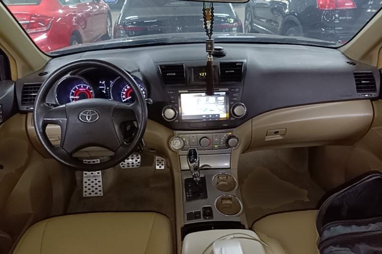Used Toyota Highlander 2012 2.7L 2WD 5-Seater Elite Edition Center Console