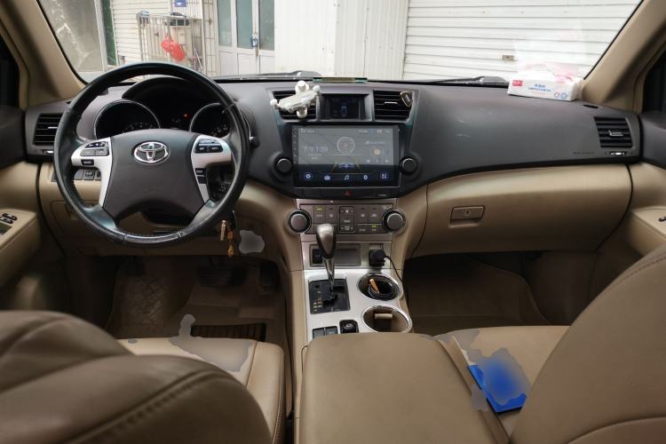 Used Toyota Highlander 2012 2.7L Two-Wheel Drive 7-Seater Luxury Edition Center Console