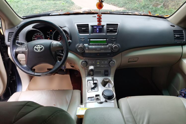 Used Toyota Highlander 2012 2.7L Two-Wheel Drive 7-Seater Luxury Edition Center Console