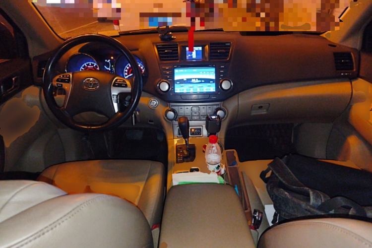 Used Toyota Highlander 2012 2.7L Two-Wheel Drive 7-Seater Luxury Edition Center Console