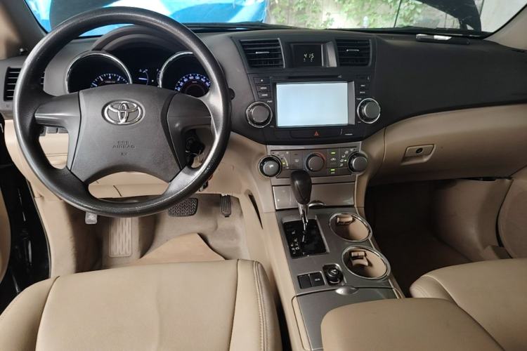 Used Toyota Highlander 2012 2.7L Two-Wheel Drive 7-Seater Elite Edition Center Console
