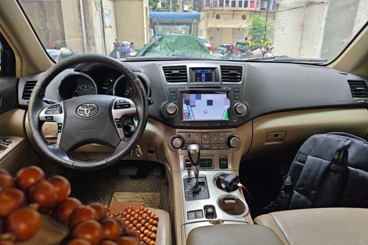 Used Toyota Highlander 2012 2.7L Two-Wheel Drive 7-Seater Luxury Navigation Edition Center Console