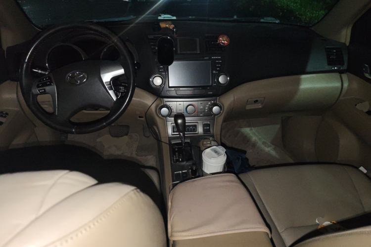 Used Toyota Highlander 2012 2.7L Two-Wheel Drive 5-Seater Sport Edition Center Console