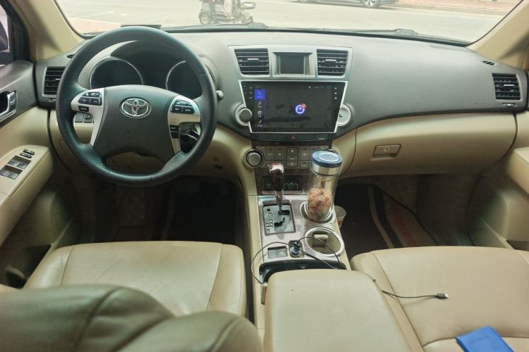 Used Toyota Highlander 2012 2.7L Two-Wheel Drive 7-Seater Luxury Edition Center Console