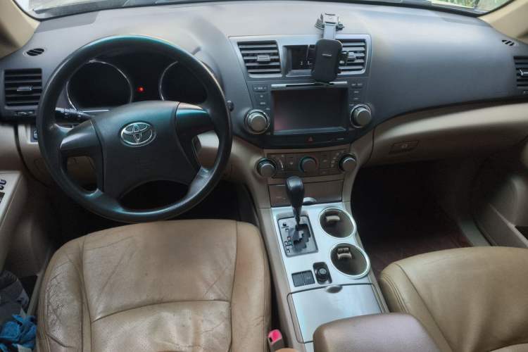 Used Toyota Highlander 2012 2.7L 2WD 5-Seater Elite Edition Center Console
