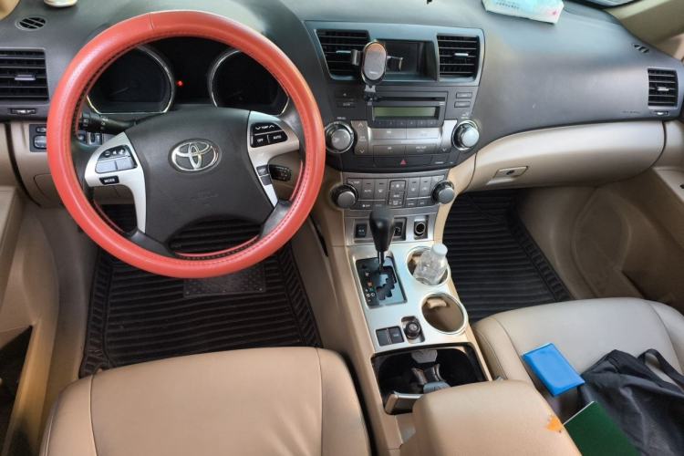 Used Toyota Highlander 2012 2.7L Two-Wheel Drive 7-Seater Luxury Edition Center Console