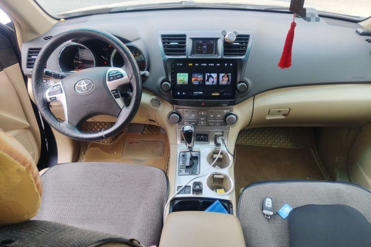 Used Toyota Highlander 2012 2.7L Two-Wheel Drive 7-Seater Luxury Navigation Edition Center Console