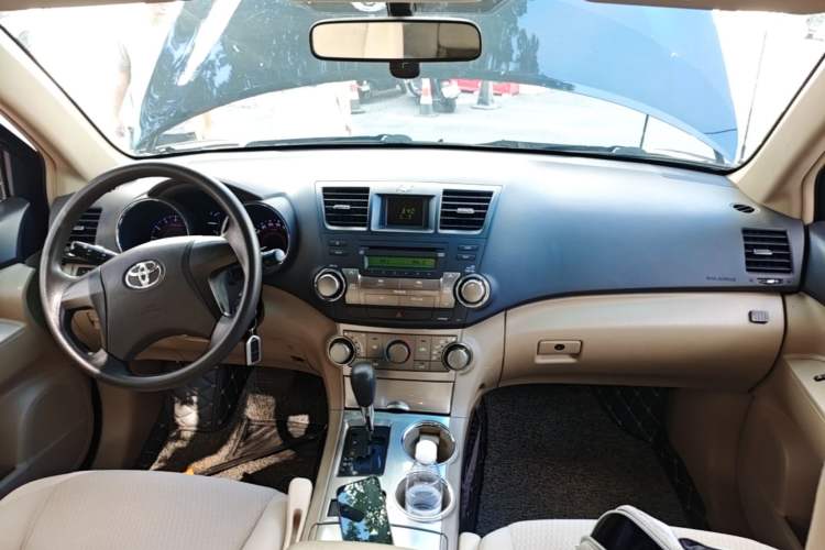 Used Toyota Highlander 2012 2.7L Two-Wheel Drive 7-Seater Elite Edition Center Console