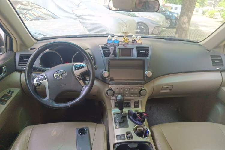 Used Toyota Highlander 2012 2.7L Two-Wheel Drive 7-Seater Luxury Edition Center Console