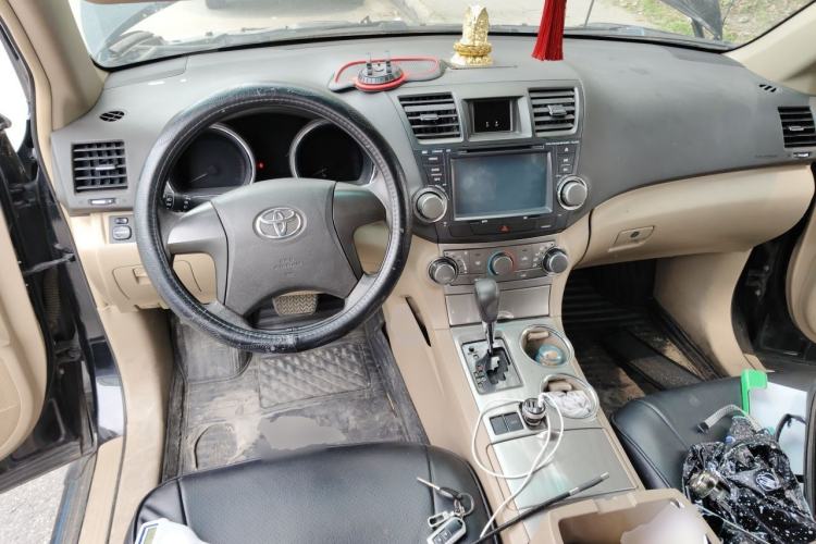 Used Toyota Highlander 2012 2.7L Two-Wheel Drive 7-Seater Elite Edition Center Console