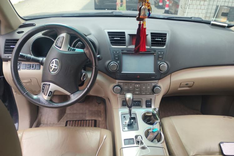 Used Toyota Highlander 2012 2.7L Two-Wheel Drive 7-Seater Luxury Edition Center Console