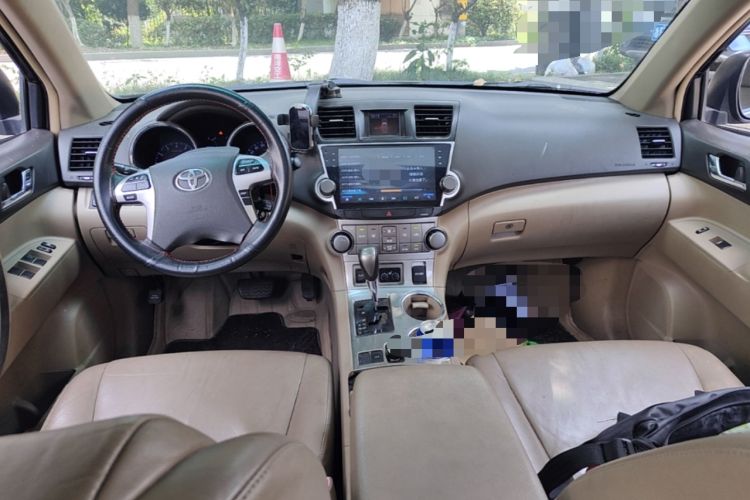 Used Toyota Highlander 2012 2.7L Two-Wheel Drive 7-Seater Luxury Edition Center Console