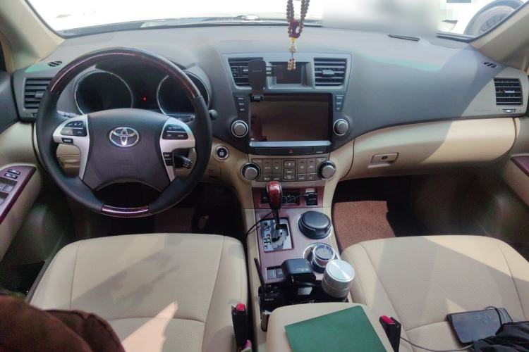 Used Toyota Highlander 2012 2.7L Two-Wheel Drive 7-Seater Luxury Edition Center Console