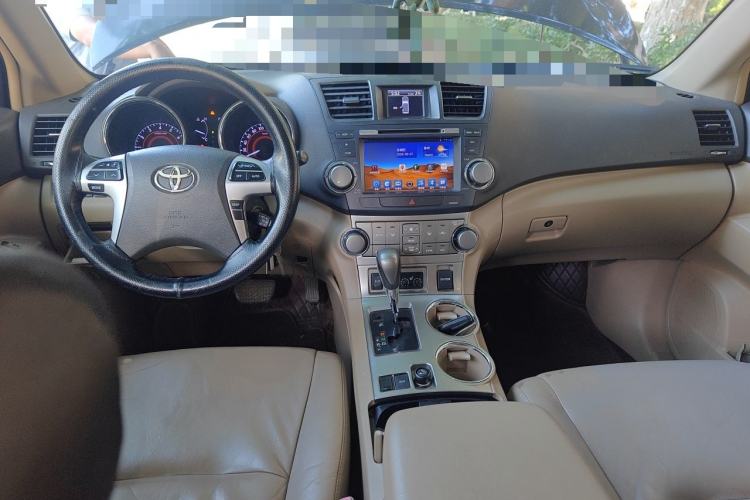 Used Toyota Highlander 2012 2.7L Two-Wheel Drive 7-Seater Luxury Edition Center Console