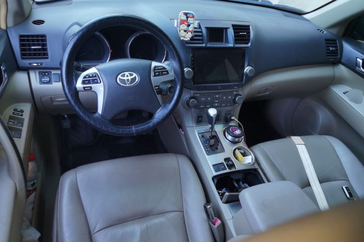 Used Toyota Highlander 2012 2.7L Two-Wheel Drive 7-Seater Luxury Edition Center Console