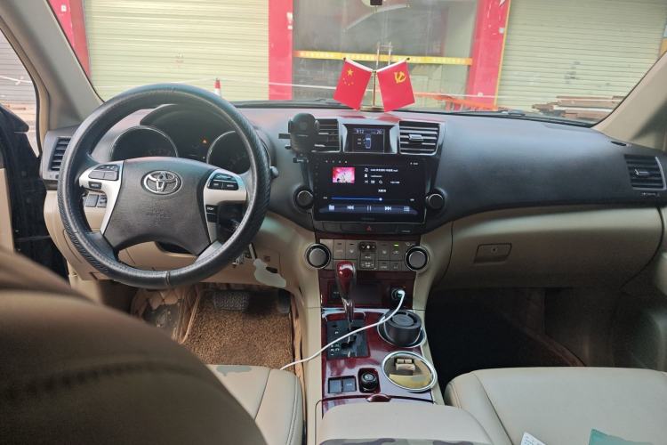 Used Toyota Highlander 2012 2.7L Two-Wheel Drive 7-Seater Luxury Edition Center Console