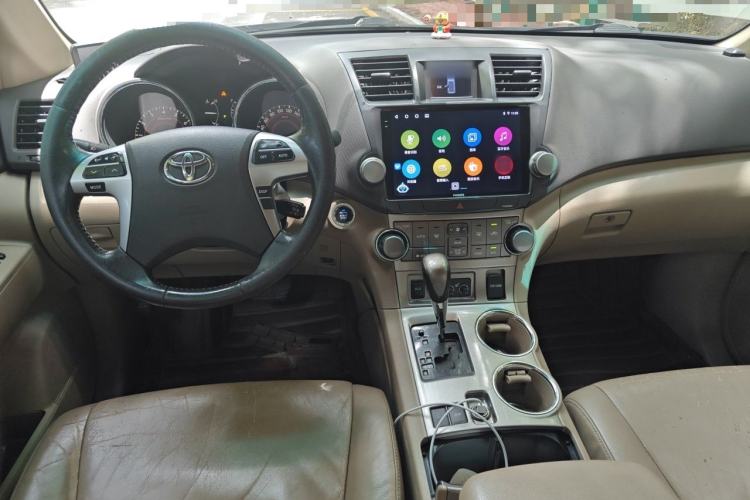 Used Toyota Highlander 2012 2.7L Two-Wheel Drive 7-Seater Luxury Edition Center Console