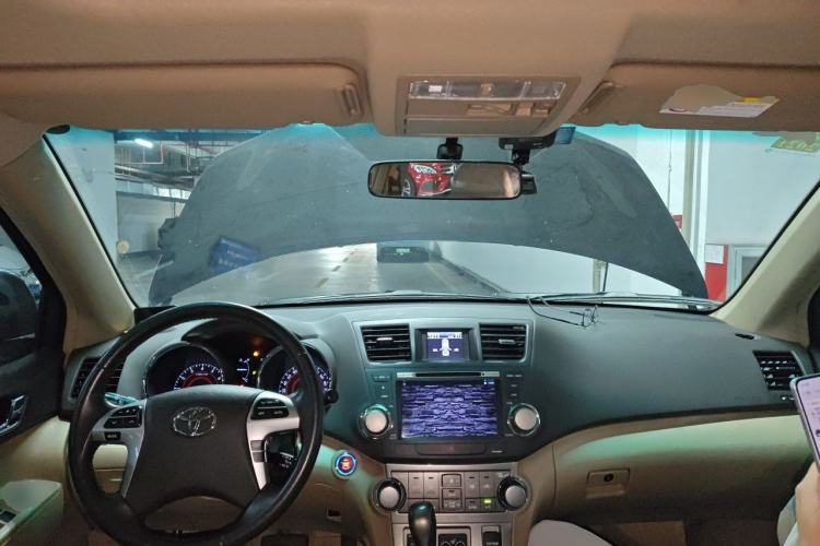 Used Toyota Highlander 2012 2.7L Two-Wheel Drive 7-Seater Luxury Edition Center Console