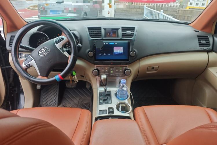 Used Toyota Highlander 2012 2.7L Two-Wheel Drive 7-Seater Luxury Edition Center Console