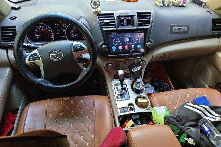 Used Toyota Highlander 2012 2.7L Two-Wheel Drive 7-Seater Luxury Edition Center Console