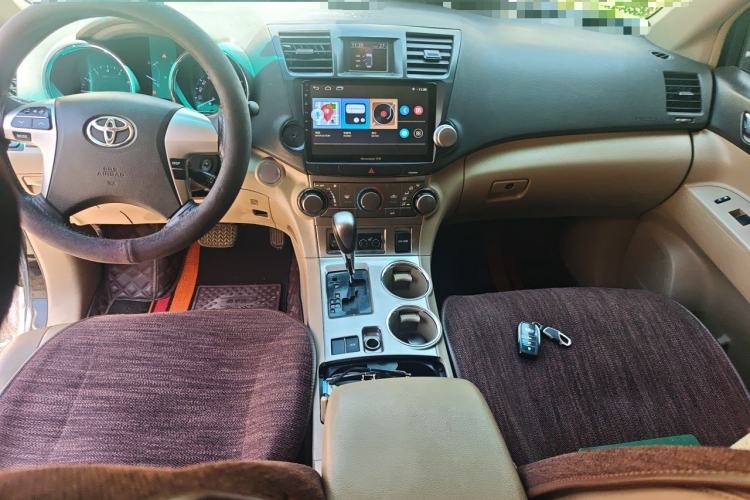 Used Toyota Highlander 2012 2.7L Two-Wheel Drive 5-Seater Sport Edition Center Console