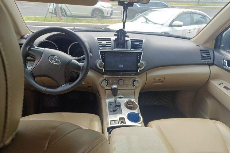 Used Toyota Highlander 2012 2.7L 2WD 5-Seater Elite Edition Center Console