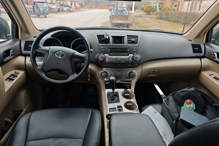 Used Toyota Highlander 2012 2.7L 2WD 5-Seater Elite Edition Center Console