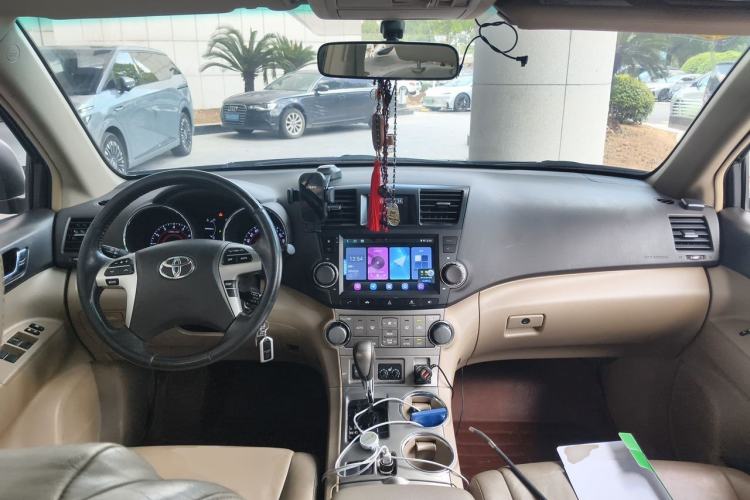 Used Toyota Highlander 2012 2.7L Two-Wheel Drive 7-Seater Luxury Edition Center Console