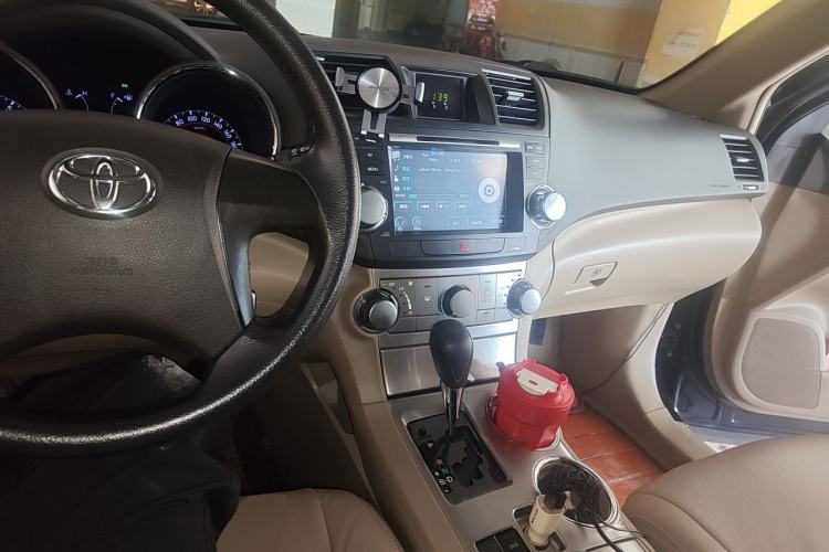 Used Toyota Highlander 2012 2.7L 2WD 5-Seater Elite Edition Center Console