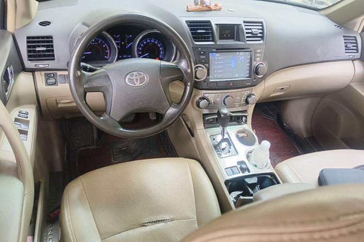 Used Toyota Highlander 2012 2.7L 2WD 5-Seater Elite Edition Center Console