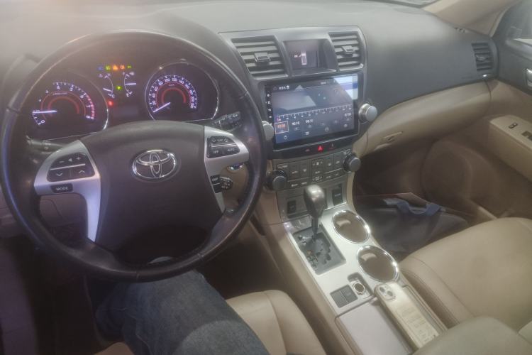 Used Toyota Highlander 2012 2.7L Two-Wheel Drive 7-Seater Luxury Edition Center Console