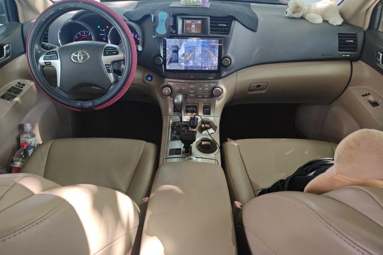 Used Toyota Highlander 2012 2.7L Two-Wheel Drive 7-Seater Luxury Edition Center Console