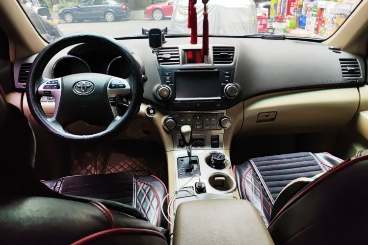 Used Toyota Highlander 2012 2.7L Two-Wheel Drive 7-Seater Luxury Edition Center Console