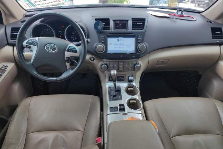 Used Toyota Highlander 2012 2.7L Two-Wheel Drive 7-Seater Luxury Navigation Edition Center Console