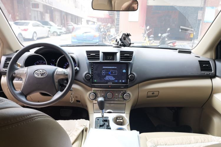 Used Toyota Highlander 2012 3.5L 4x4 7-Seater Elite Edition Center Console
