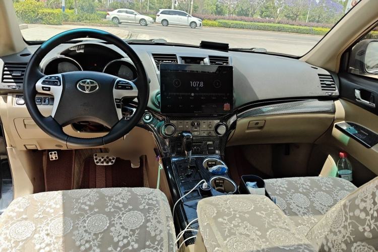 Used Toyota Highlander 2012 2.7L Two-Wheel Drive 7-Seater Luxury Edition Center Console