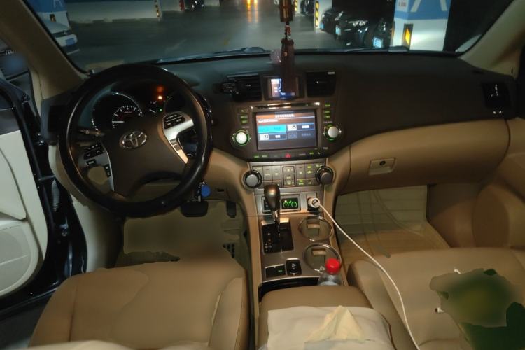Used Toyota Highlander 2012 2.7L Two-Wheel Drive 7-Seater Luxury Edition Center Console