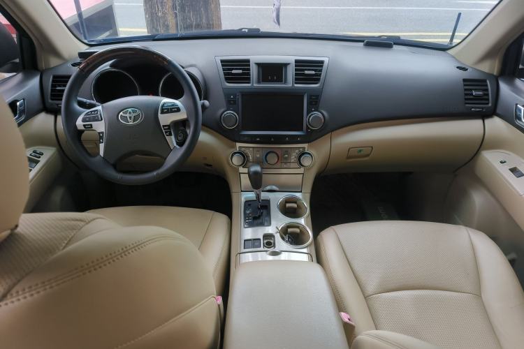 Used Toyota Highlander 2012 2.7L Two-Wheel Drive 7-Seater Elite Edition Center Console