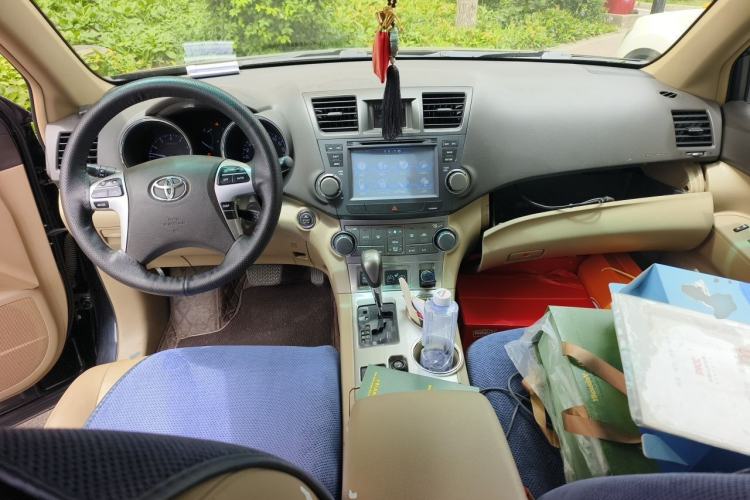 Used Toyota Highlander 2012 2.7L Two-Wheel Drive 7-Seater Luxury Navigation Edition Center Console