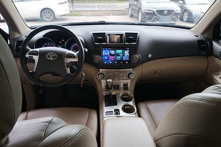 Used Toyota Highlander 2012 2.7L Two-Wheel Drive 7-Seater Luxury Edition Center Console
