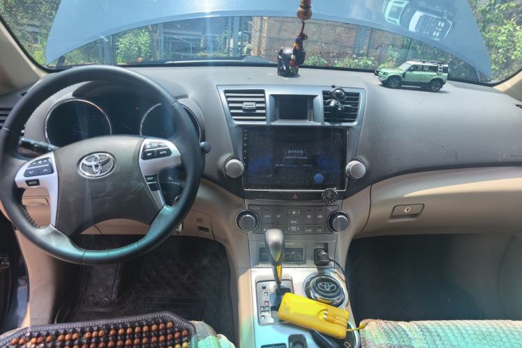 Used Toyota Highlander 2012 2.7L Two-Wheel Drive 7-Seater Luxury Edition Center Console