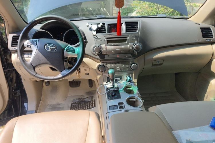 Used Toyota Highlander 2012 2.7L Two-Wheel Drive 7-Seater Luxury Edition Center Console