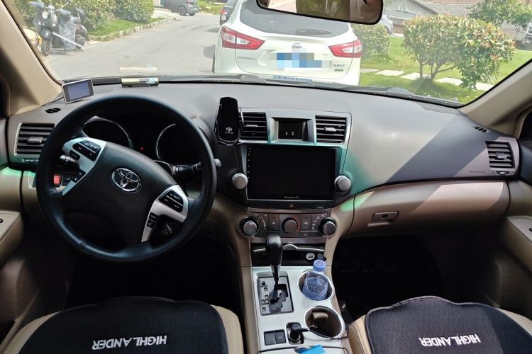 Used Toyota Highlander 2012 2.7L 2WD 5-Seater Elite Edition Center Console