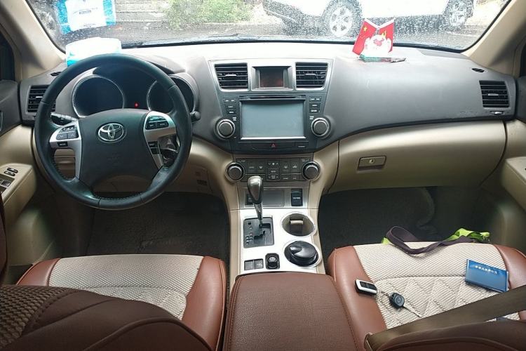 Used Toyota Highlander 2012 2.7L Two-Wheel Drive 7-Seater Luxury Edition Center Console