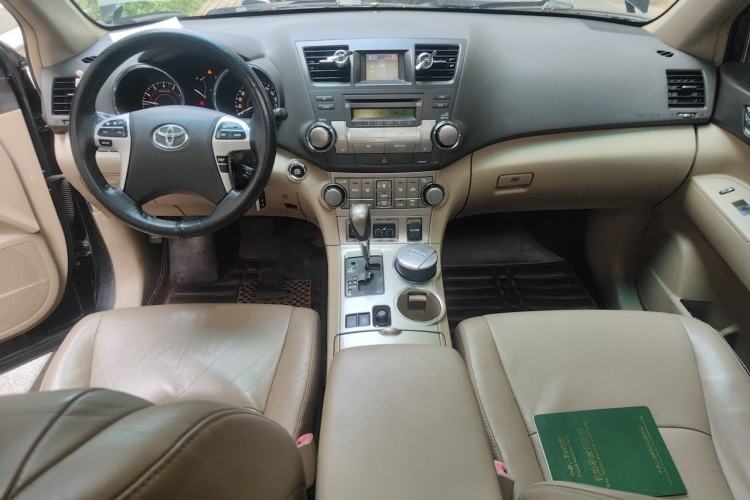 Used Toyota Highlander 2012 2.7L Two-Wheel Drive 7-Seater Luxury Edition Center Console