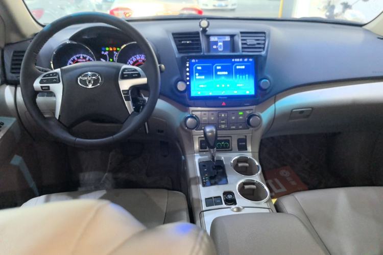 Used Toyota Highlander 2012 2.7L Two-Wheel Drive 7-Seater Luxury Edition Center Console
