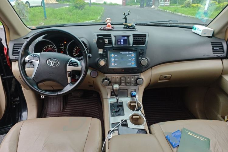 Used Toyota Highlander 2012 2.7L Two-Wheel Drive 7-Seater Luxury Edition Center Console